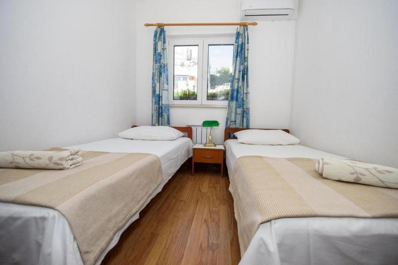 Apartments By The Sea Suhi Potok, Omis - 14555 Jesenice  Rom bilde