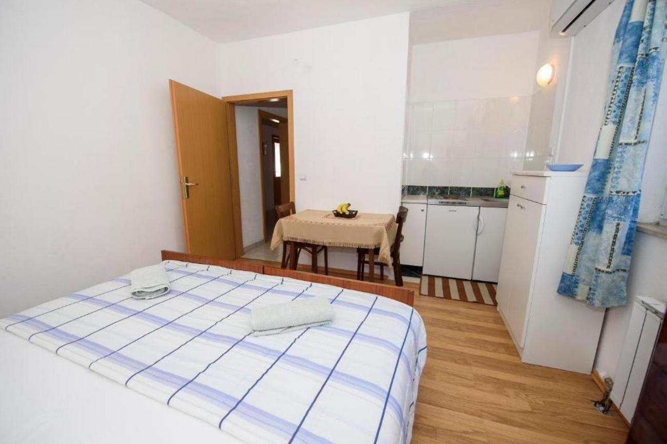Apartments By The Sea Suhi Potok, Omis - 14555 Jesenice  Rom bilde